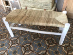 Banc marocain en bois peint et tressage naturel