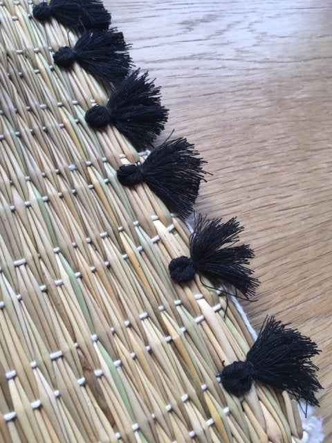 Set de table pompons noirs